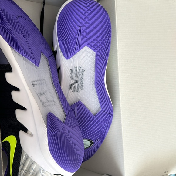 Nike men’s air zoom vapor x kyrie v - Picture 2 of 3